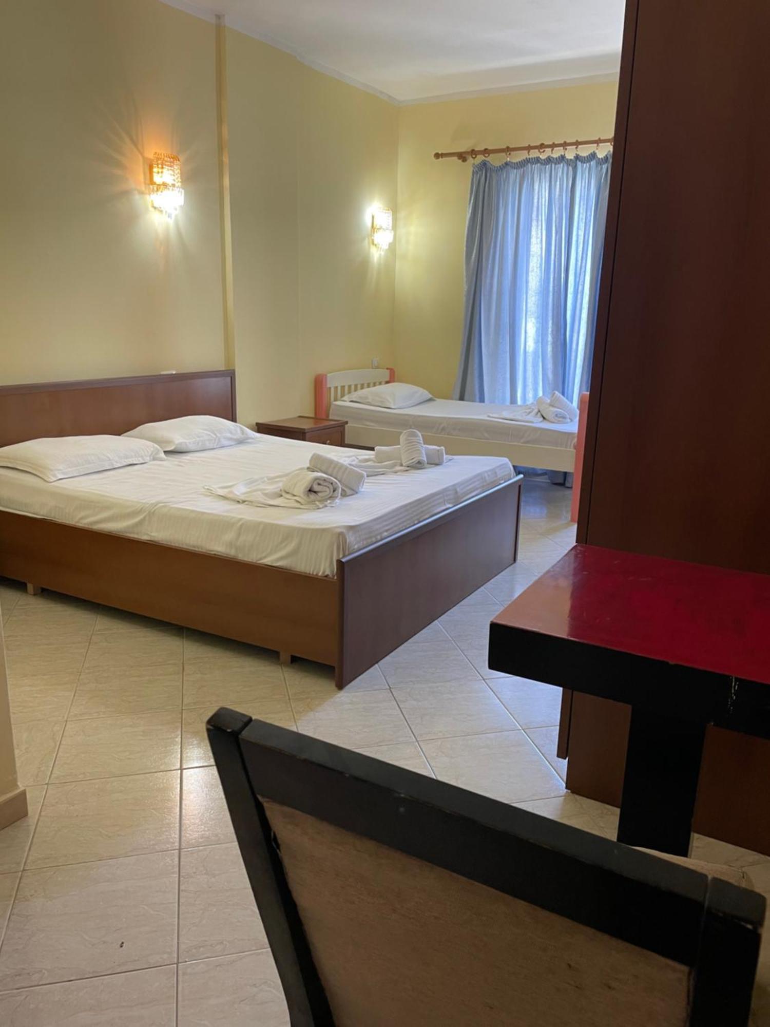 Sanremo Hotel Restorant Shkallnur Екстер'єр фото
