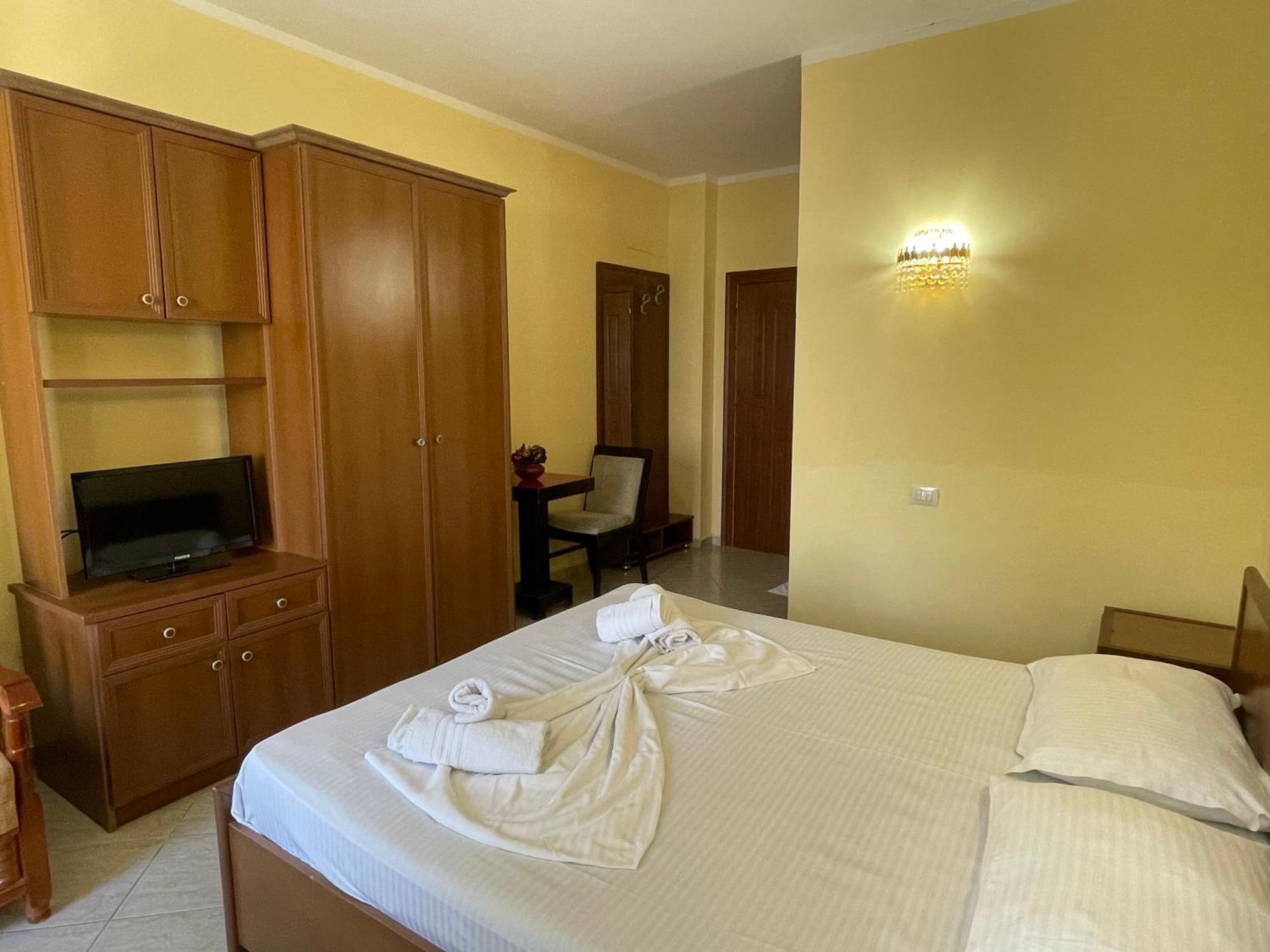 Sanremo Hotel Restorant Shkallnur Екстер'єр фото
