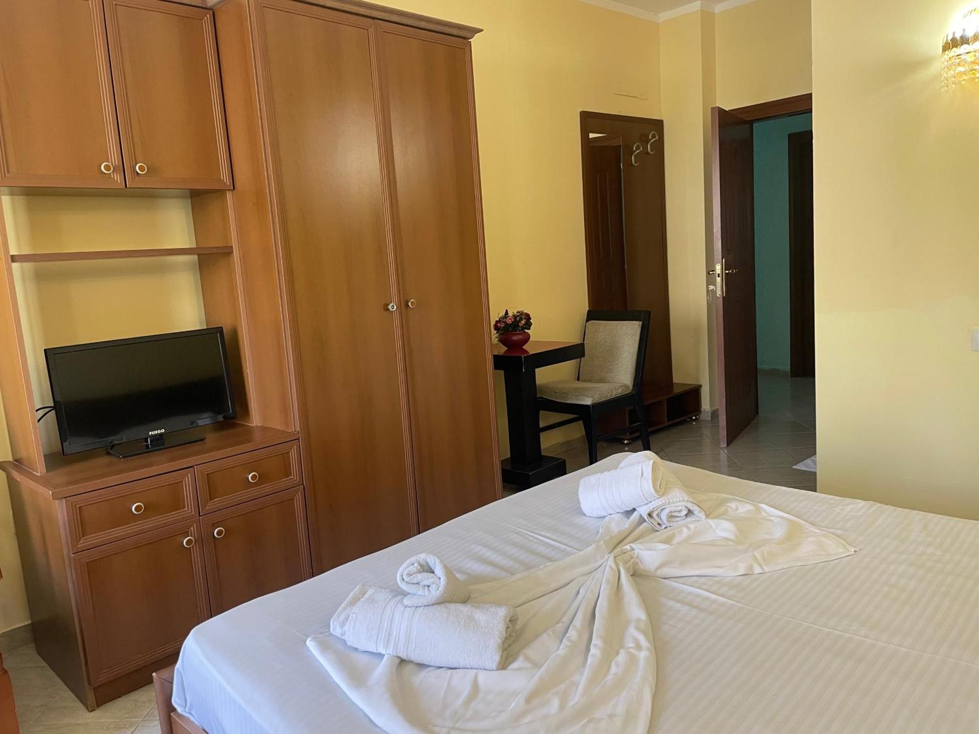 Sanremo Hotel Restorant Shkallnur Екстер'єр фото