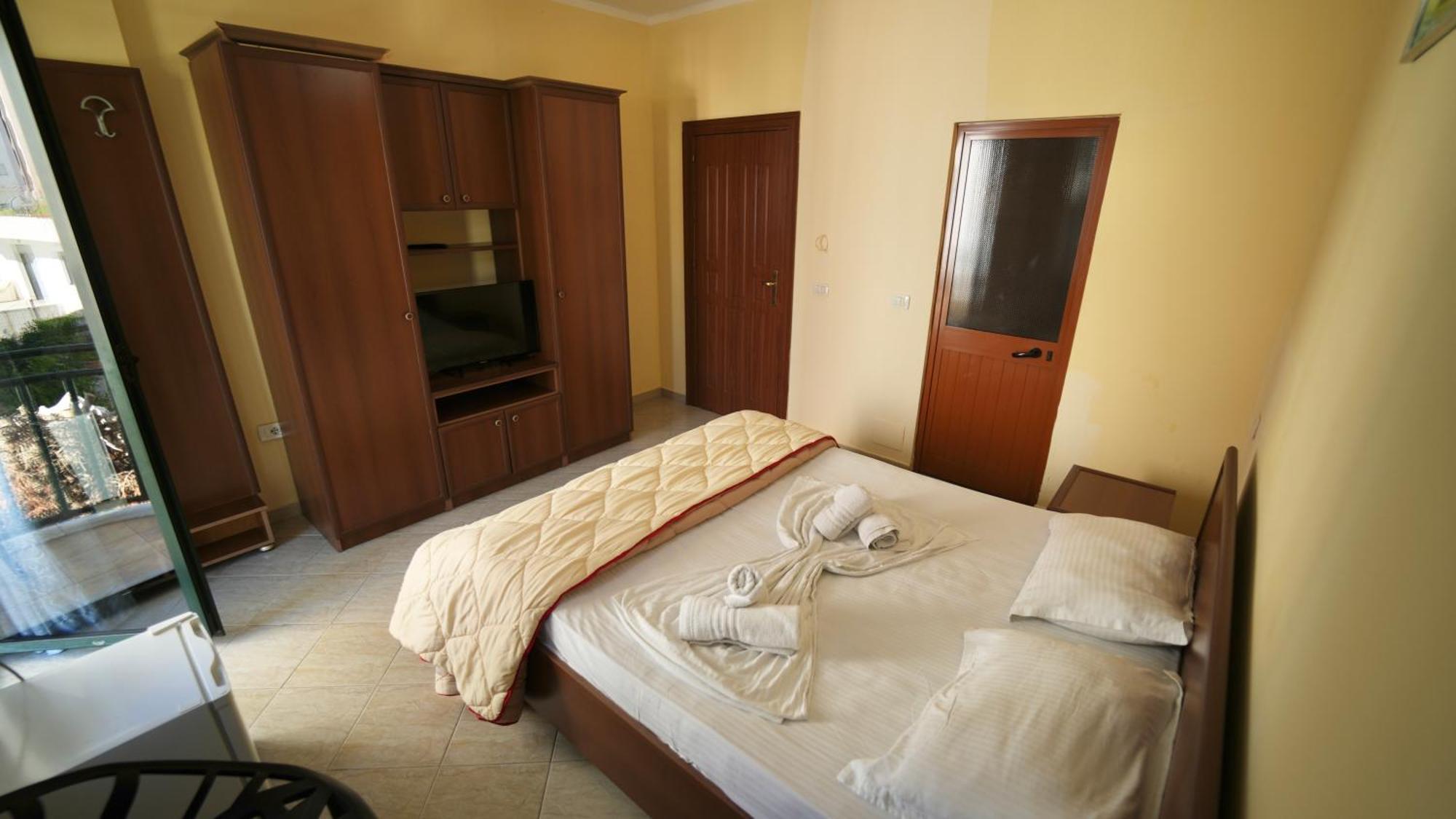 Sanremo Hotel Restorant Shkallnur Екстер'єр фото