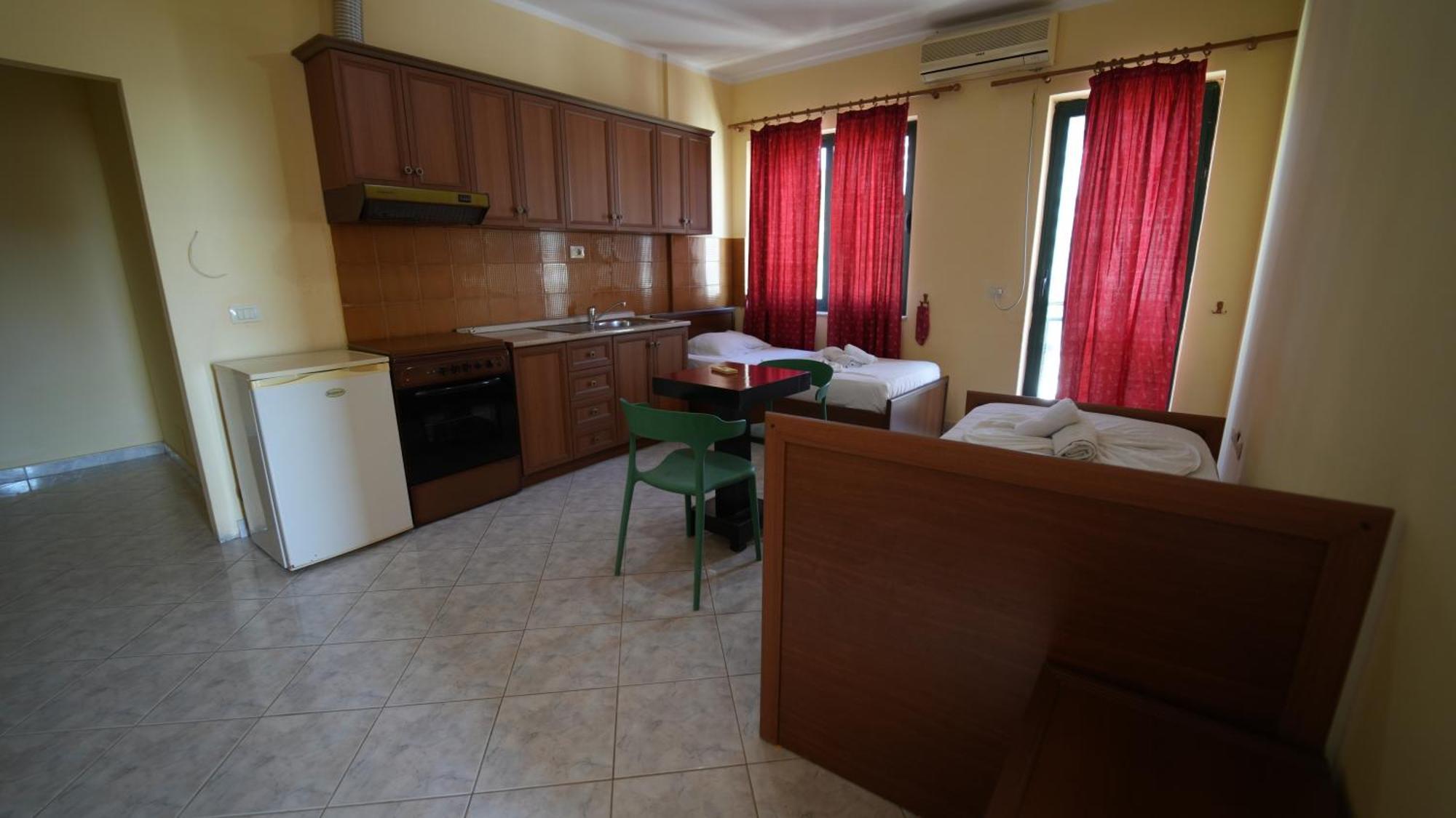 Sanremo Hotel Restorant Shkallnur Екстер'єр фото